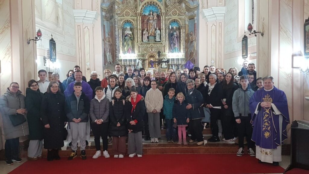 Hodočašće vjernika Vukovine kroz župni križni put